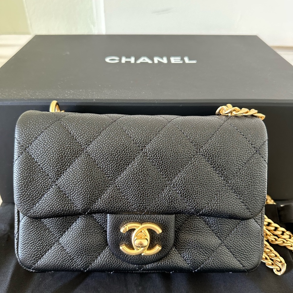 ❤️ CHANEL NEW ❤️ CHANEL Caviar Quilted
Mini Sweetheart Rectangular Flap Black